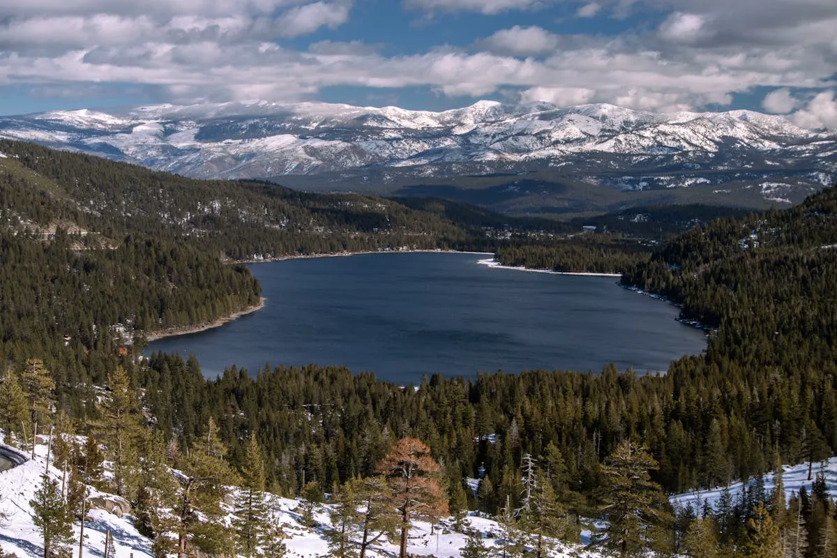 winter lake snow ice fishing — photo from Pexels